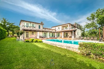 4-Bedroom Villa in Višnjan with Pool and Sauna