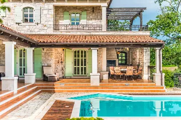 4-Bedroom Villa in Višnjan with Pool and Sauna