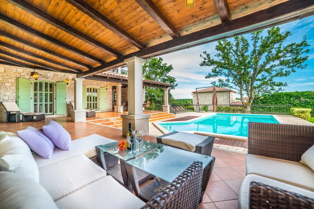 4-Bedroom Villa in Višnjan with Pool and Sauna