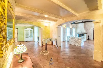 4-Bedroom Villa in Višnjan with Pool and Sauna