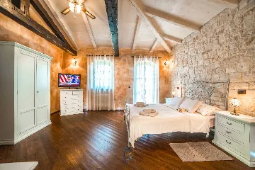 4-Bedroom Villa in Višnjan with Pool and Sauna