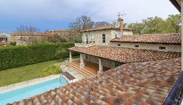 4-Bedroom Villa in Višnjan with Pool and Sauna