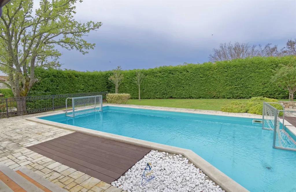 4-Bedroom Villa in Višnjan with Pool and Sauna