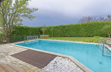 4-Bedroom Villa in Višnjan with Pool and Sauna