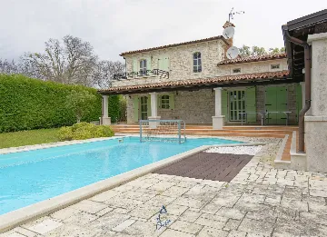 4-Bedroom Villa in Višnjan with Pool and Sauna