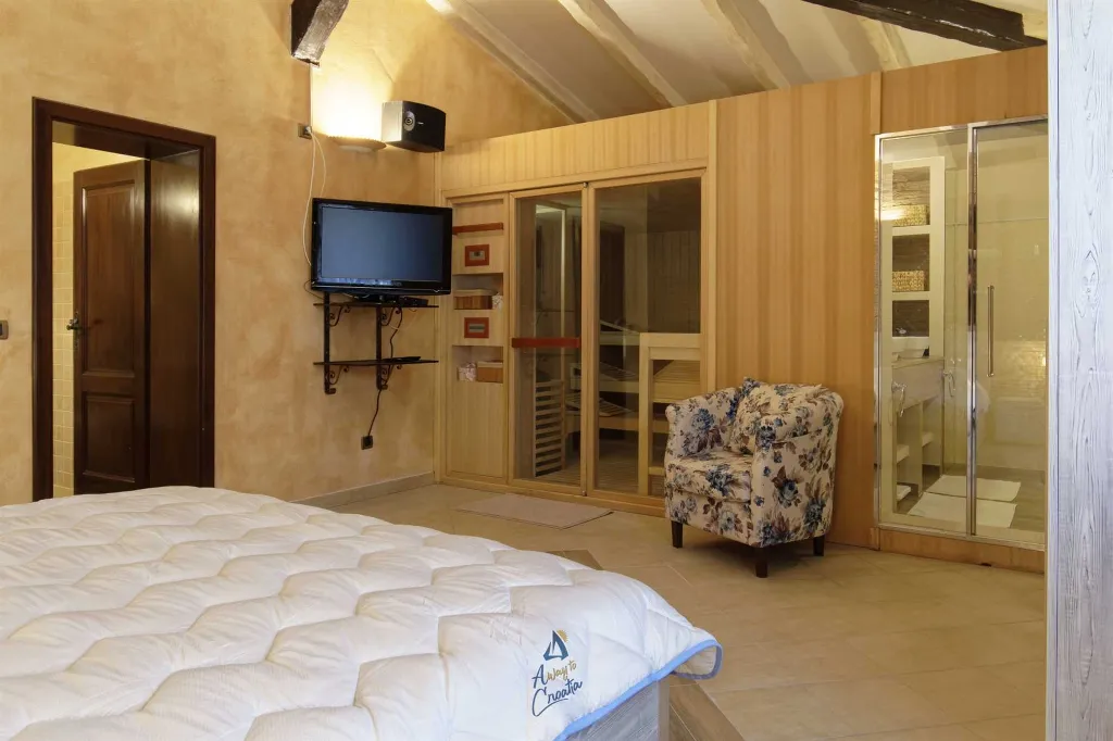 4-Bedroom Villa in Višnjan with Pool and Sauna