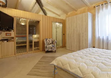 4-Bedroom Villa in Višnjan with Pool and Sauna