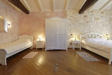 4-Bedroom Villa in Višnjan with Pool and Sauna