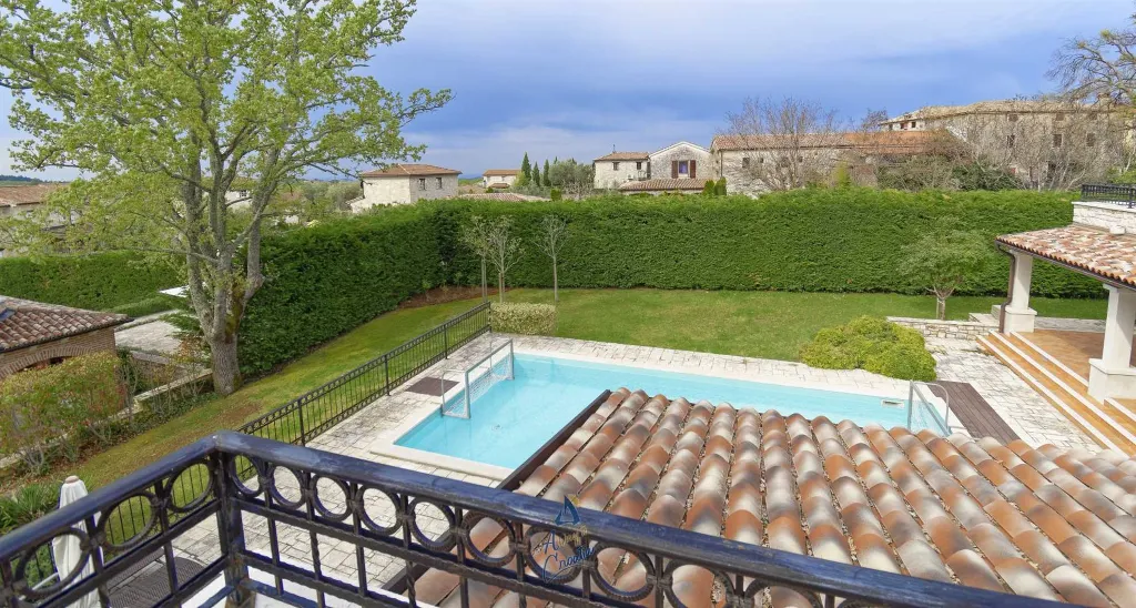 4-Bedroom Villa in Višnjan with Pool and Sauna