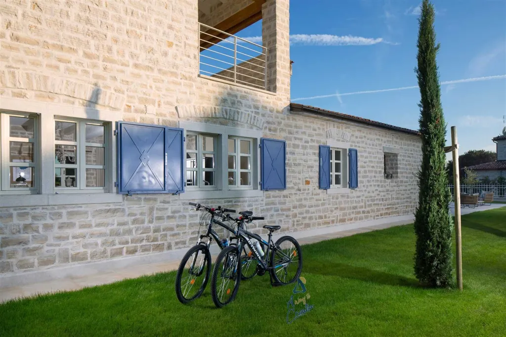 4-Bedroom Villa with Private Pool in Kanfanar