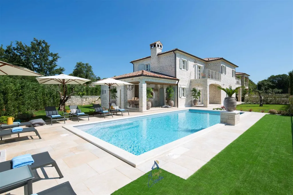 Villa in Kanfanar for 8 Guests with Private Pool