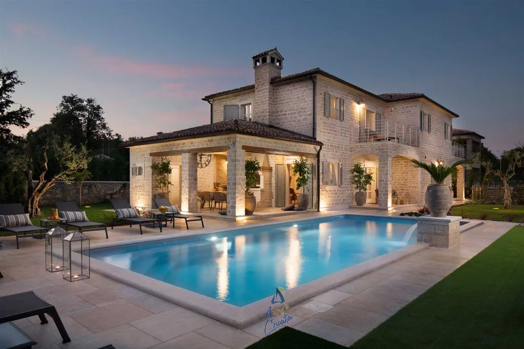 Villa in Kanfanar for 8 Guests with Private Pool