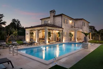 Villa in Kanfanar for 8 Guests with Private Pool