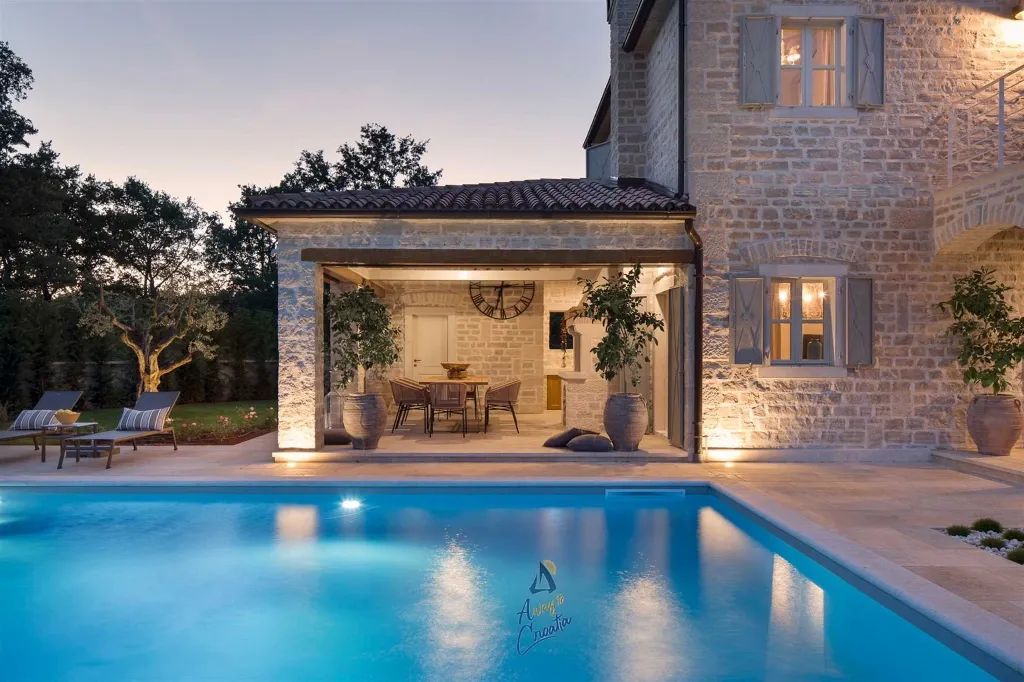 Villa in Kanfanar for 8 Guests with Private Pool