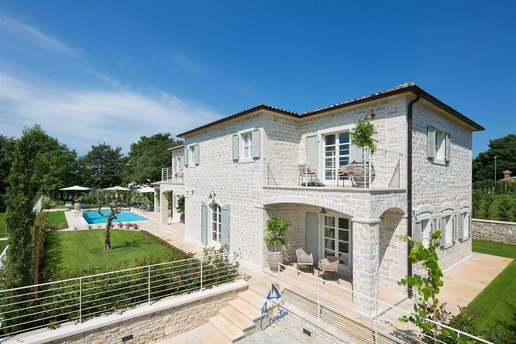 Villa in Kanfanar for 8 Guests with Private Pool