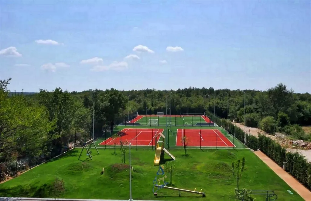 Villa in Kanfanar for 8 Guests with Private Pool