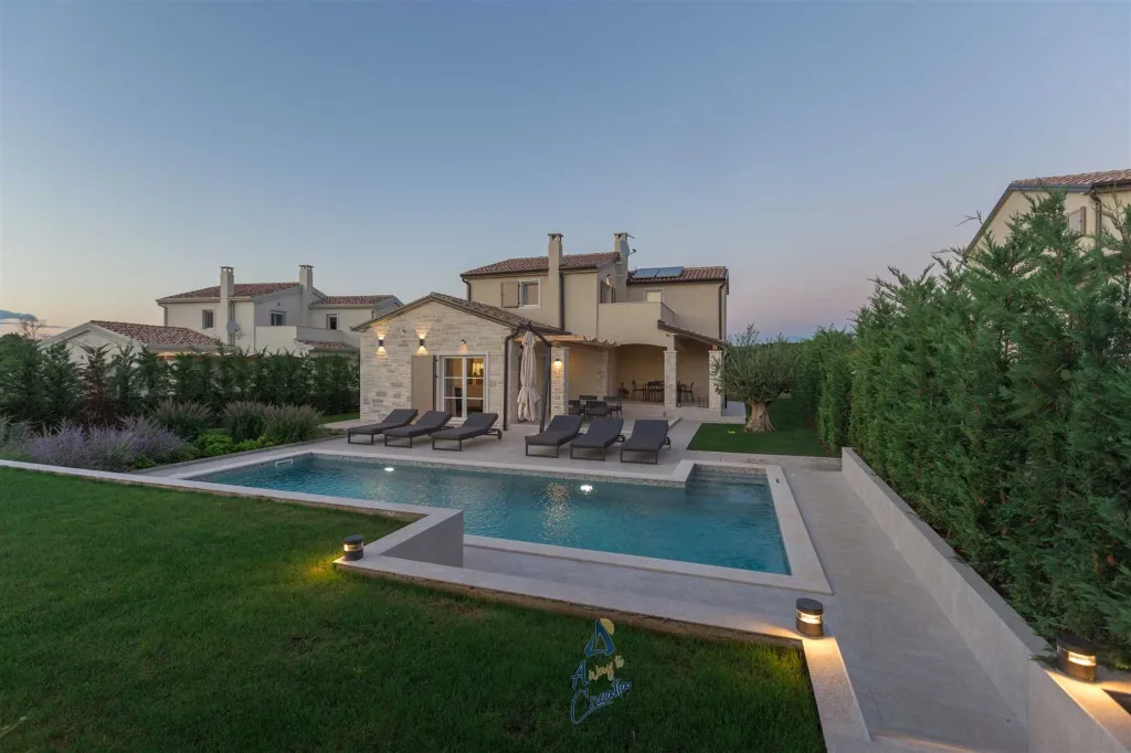 Villa in Tar, Croatia with Private Saltwater Pool