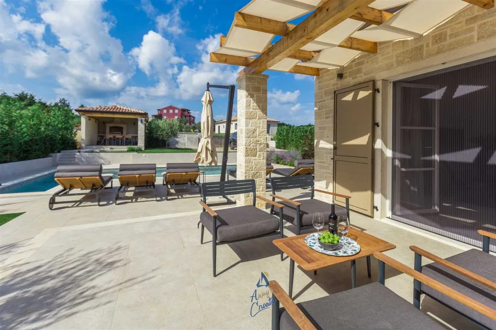 Villa in Tar, Croatia with Private Saltwater Pool