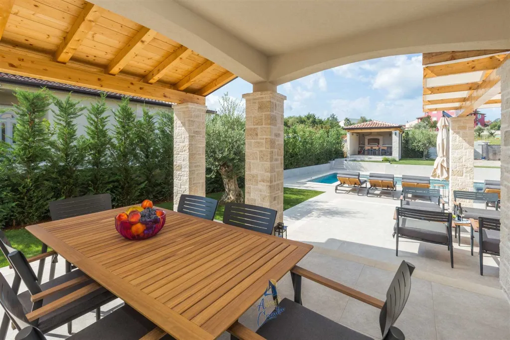 Villa in Tar, Croatia with Private Saltwater Pool