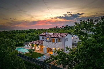 3-Bedroom Villa with Private Pool in Tar