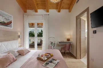 3-Bedroom Villa with Private Pool in Tar