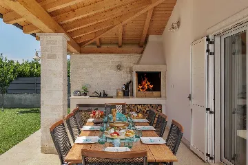 3-Bedroom Villa with Private Pool in Tar