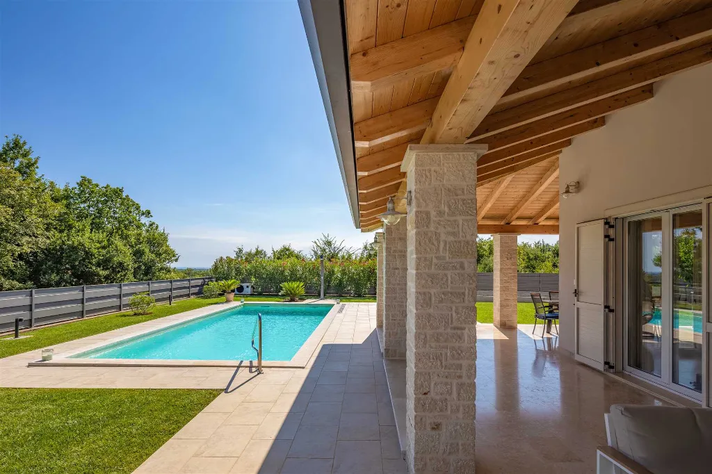 3-Bedroom Villa with Private Pool in Tar