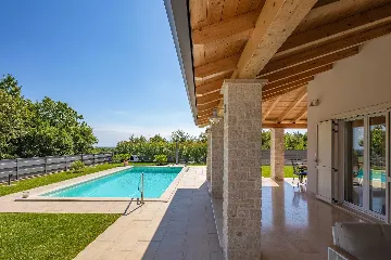3-Bedroom Villa with Private Pool in Tar