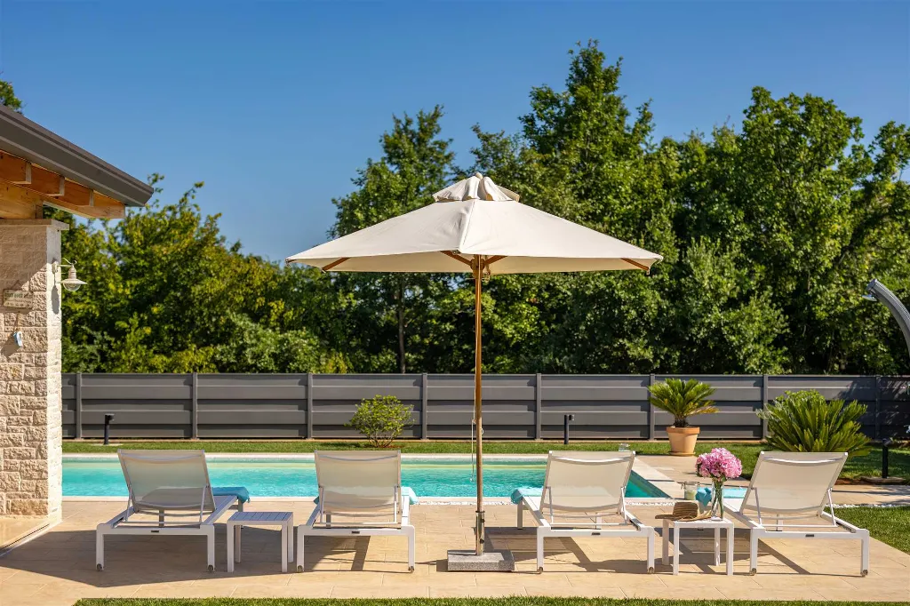 3-Bedroom Villa with Private Pool in Tar
