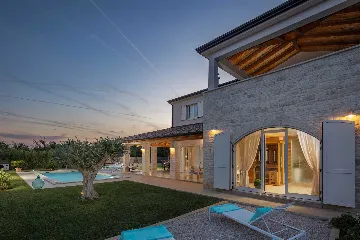 3-Bedroom Villa with Private Pool in Tar