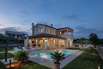 3-Bedroom Villa with Private Pool in Tar