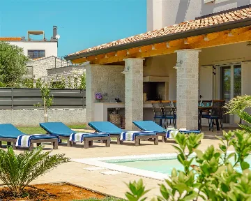 3-Bedroom Villa with Private Pool in Tar