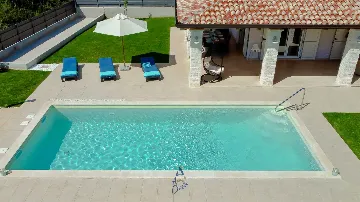 3-Bedroom Villa with Private Pool in Tar
