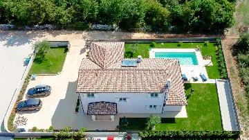 3-Bedroom Villa with Private Pool in Tar