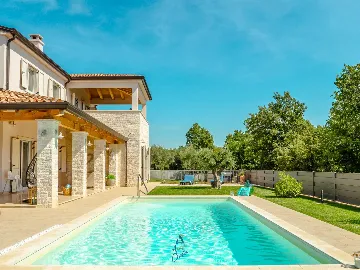 3-Bedroom Villa with Private Pool in Tar