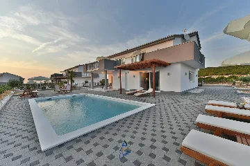 Modern Villa in Sukošan with Heated Pool for 8