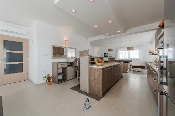 Modern Villa in Sukošan with Heated Pool for 8