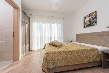 Modern Villa in Sukošan with Heated Pool for 8