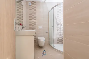 Modern Villa in Sukošan with Heated Pool for 8