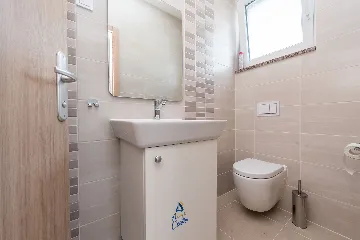 Modern Villa in Sukošan with Heated Pool for 8