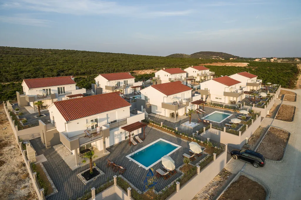 Modern Villa in Sukošan with Heated Pool for 8