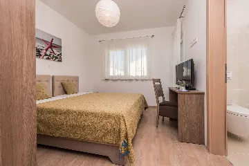 Modern 4-Bedroom Villa in Sukošan for Up to 8