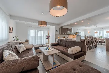 Modern 4-Bedroom Villa in Sukošan for 8 Guests