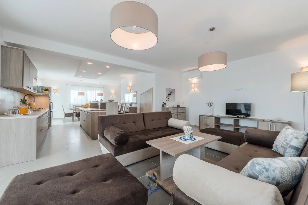 Modern 4-Bedroom Villa in Sukošan for 8 Guests