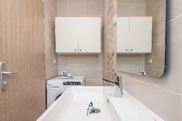 Modern 4-Bedroom Villa in Sukošan for 8 Guests