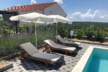 4-Bedroom Villa in Sukošan for 8 Guests