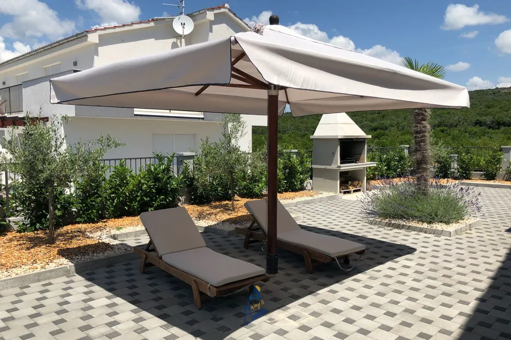 4-Bedroom Villa in Sukošan for 8 Guests