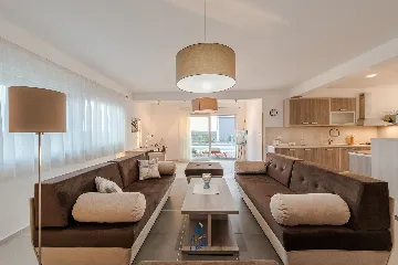 4-Bedroom Villa in Sukošan for 8 Guests