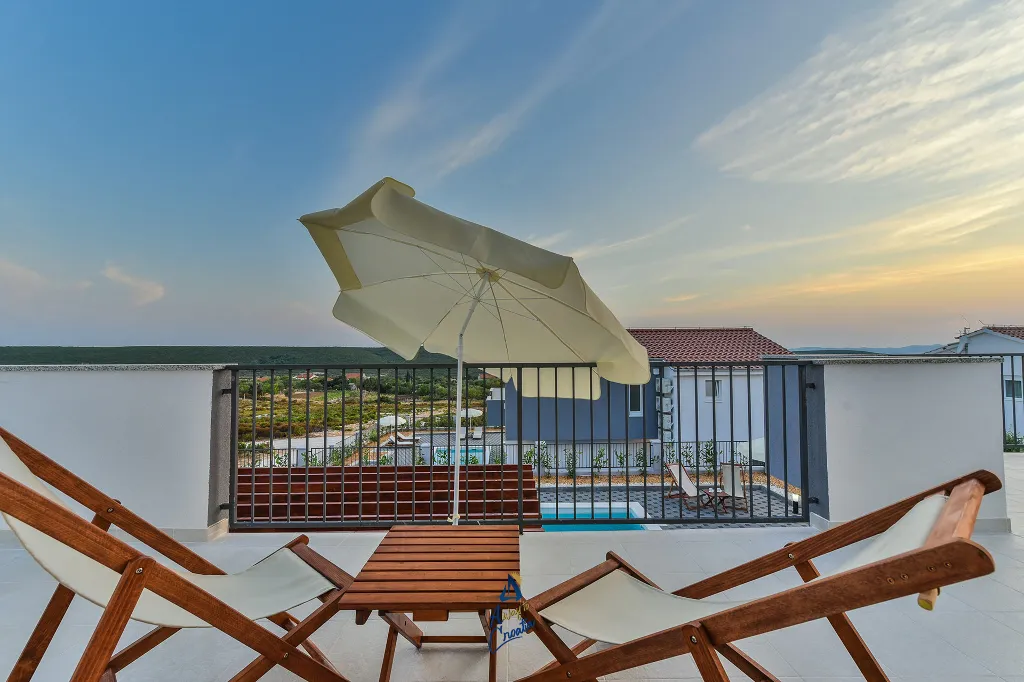 4-Bedroom Villa in Sukošan for 8 Guests