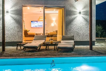 4-Bedroom Villa in Sukošan for 8 Guests